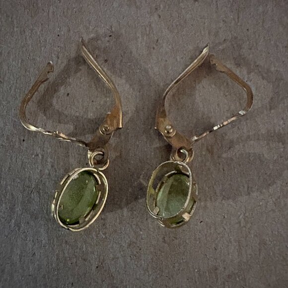 Vintage 1960's 14k Yellow Gold 7x5mm Oval Peridot Leverback Earrings - Picture 4 of 9